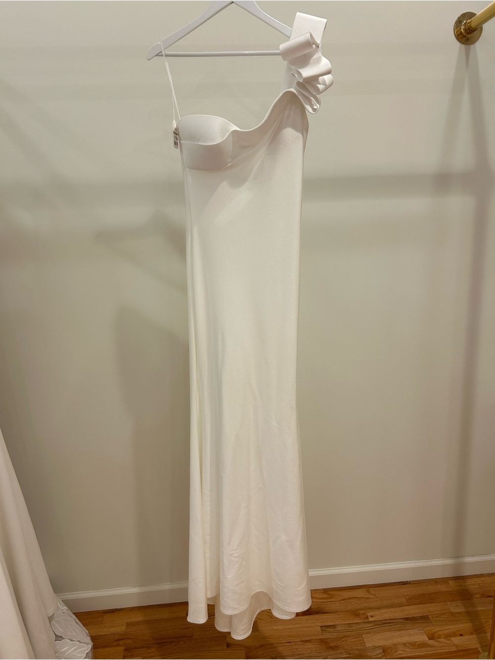 Nicole Bakti - 7356